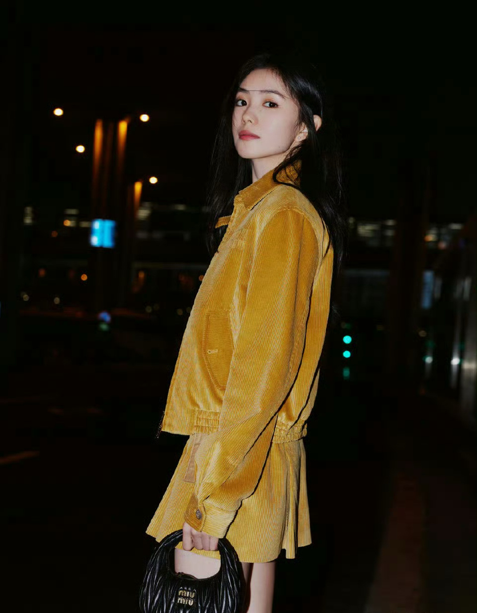 为什么每一次拍代言照片都感觉赵今麦不如刘浩存更时尚呀？ ​​​