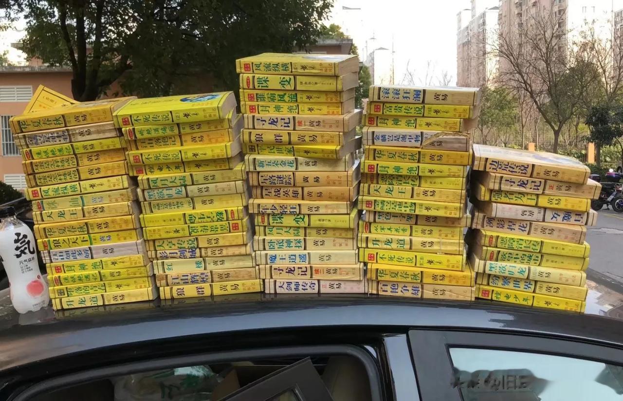 几乎所有的武侠小说，都有这种回忆的故事：
比如谁推荐的，怎么买的，买了以后和谁分