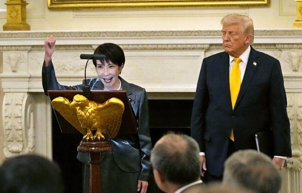 高市早苗高呼 “日本回来了”，特朗普全程黑脸，这张照片太尴尬了

3月18日高市