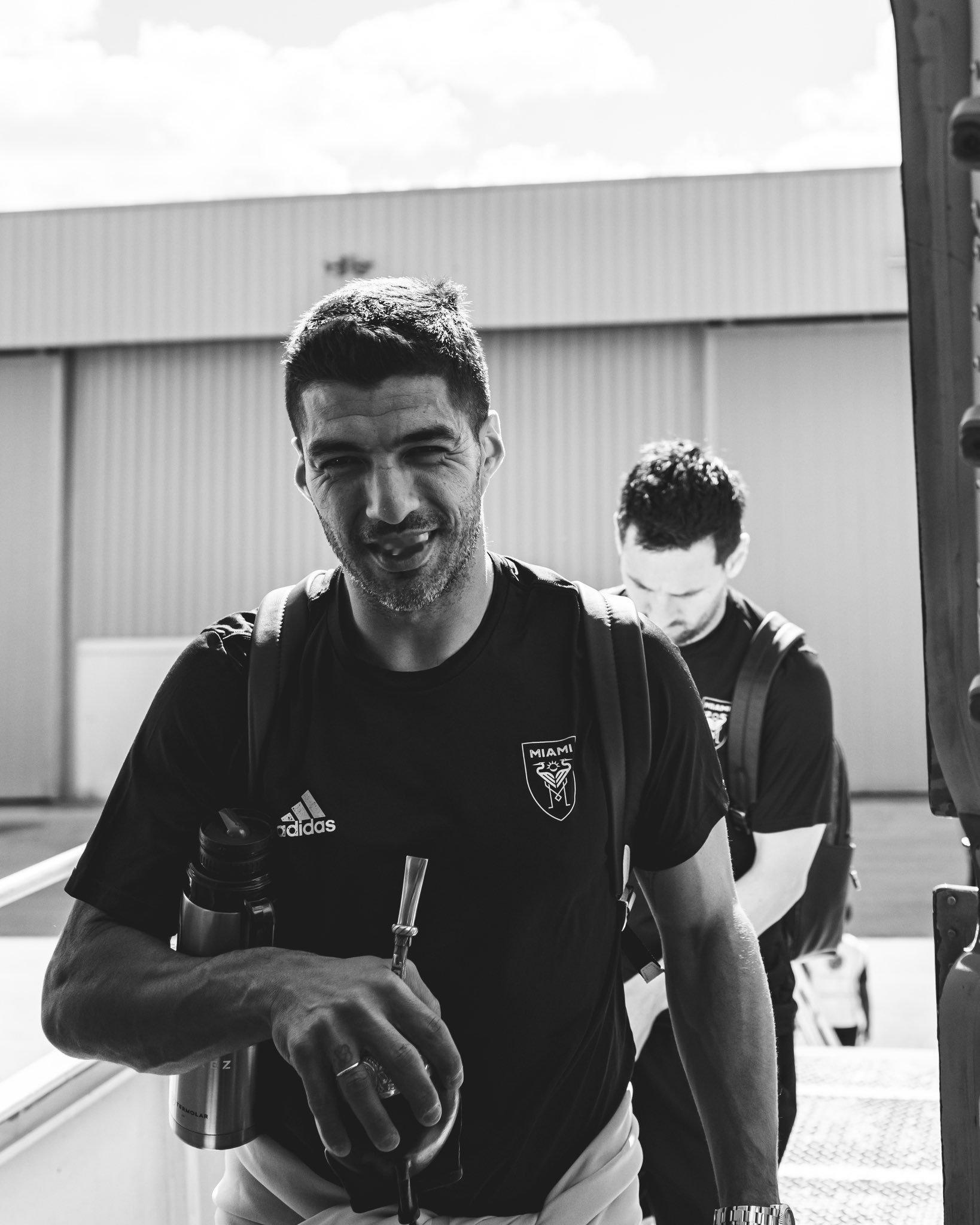 梅西随队抵达波士顿 🛬👋#梅西[超话]##新英格兰革命vs迈阿密国际# ​​