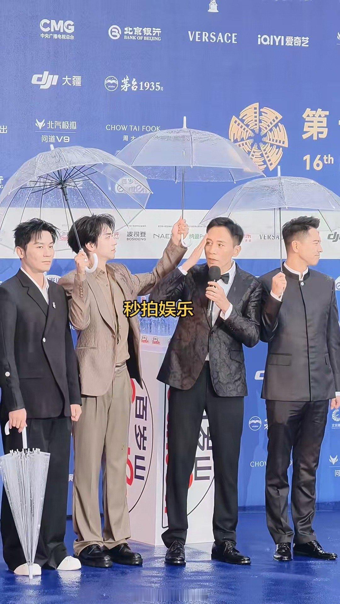 许魏洲恨不得多只手许魏洲撑伞撑了个寂寞谁被许魏洲红毯小细节戳中！礼貌温柔照顾前辈