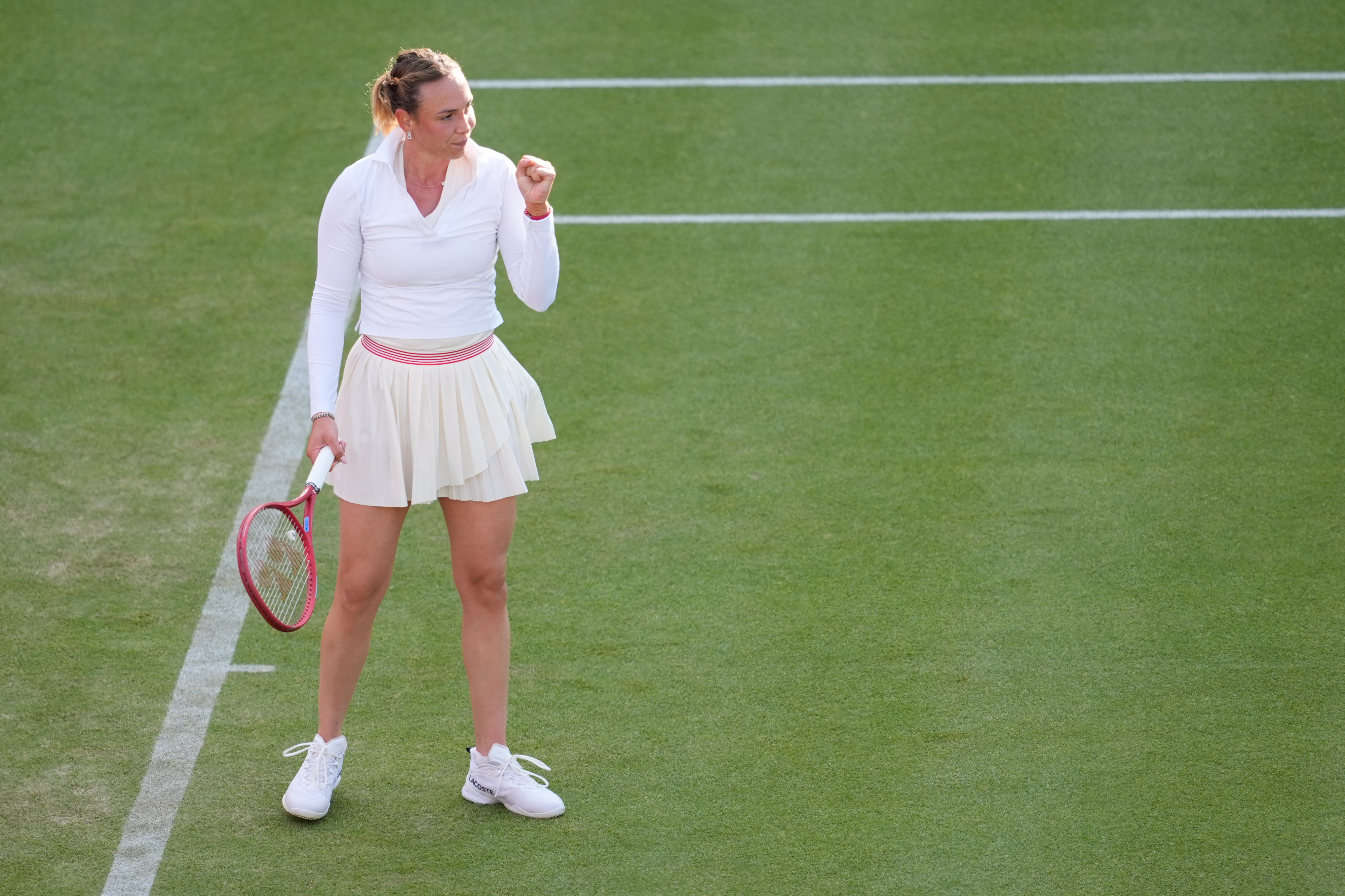 WTA500伦敦站第二轮补赛，作为幸运落败者出战的维基奇以7-6(9) 6-3力