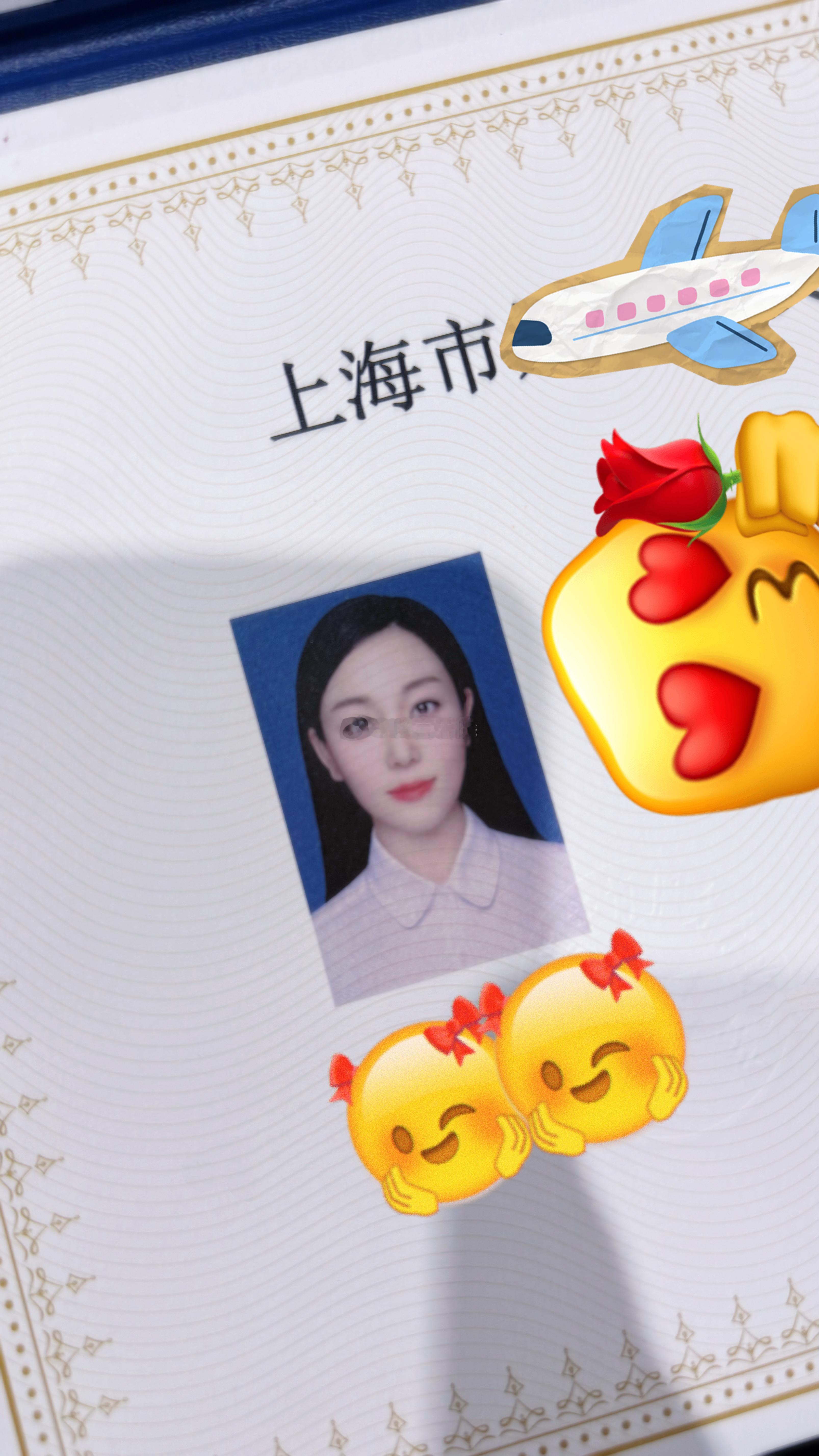 像一滴墨坠入清水笨拙地晕开陌生的形状他们说这叫“越界”我却尝到了风的自由[羞嗒嗒