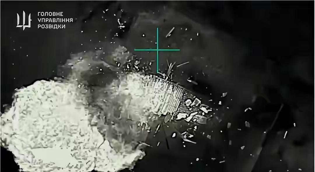 乌军晒“黑鹰”突袭耍威风，俄军反手晒战果：11人全灭，布达诺夫策划的
 
乌军刚