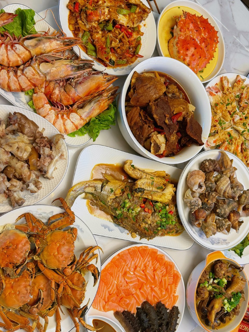 满桌佳肴，一室欢喜。祝Paraboy和家人除夕快乐，阖家幸福，岁岁常相见～伞兵家