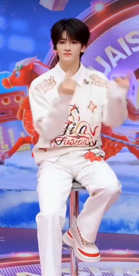 邓佳鑫cha弥渡山歌邓佳鑫跳弥渡山歌真的好治愈！动作软软糯糯，自带清甜氛围感，太