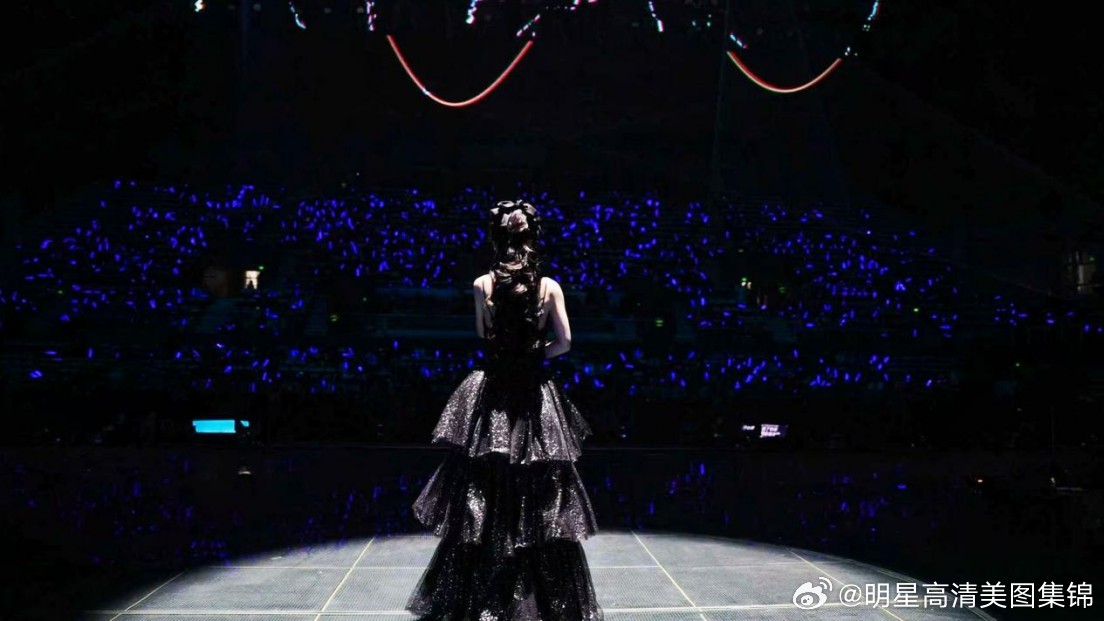 徐珊成都首场跨年演唱会《去有光的地方》圆满落幕 满座口碑爆棚 沉浸式舞台引共鸣 