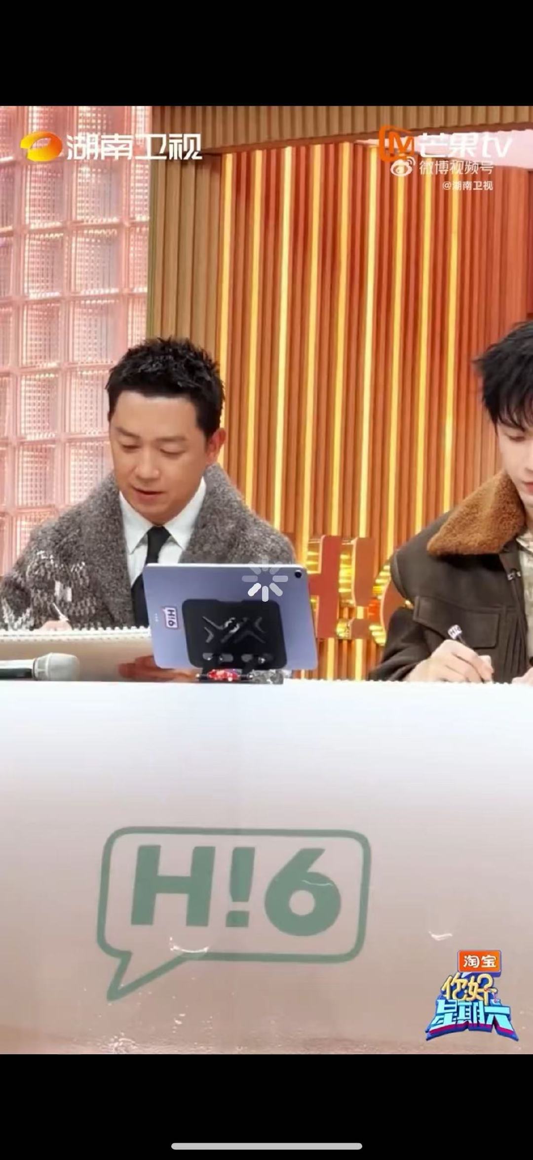 王鹤棣看潘粤明画画坐不住了你好星期六画画猜题环节中，潘粤明一出手，王鹤棣就兴奋得