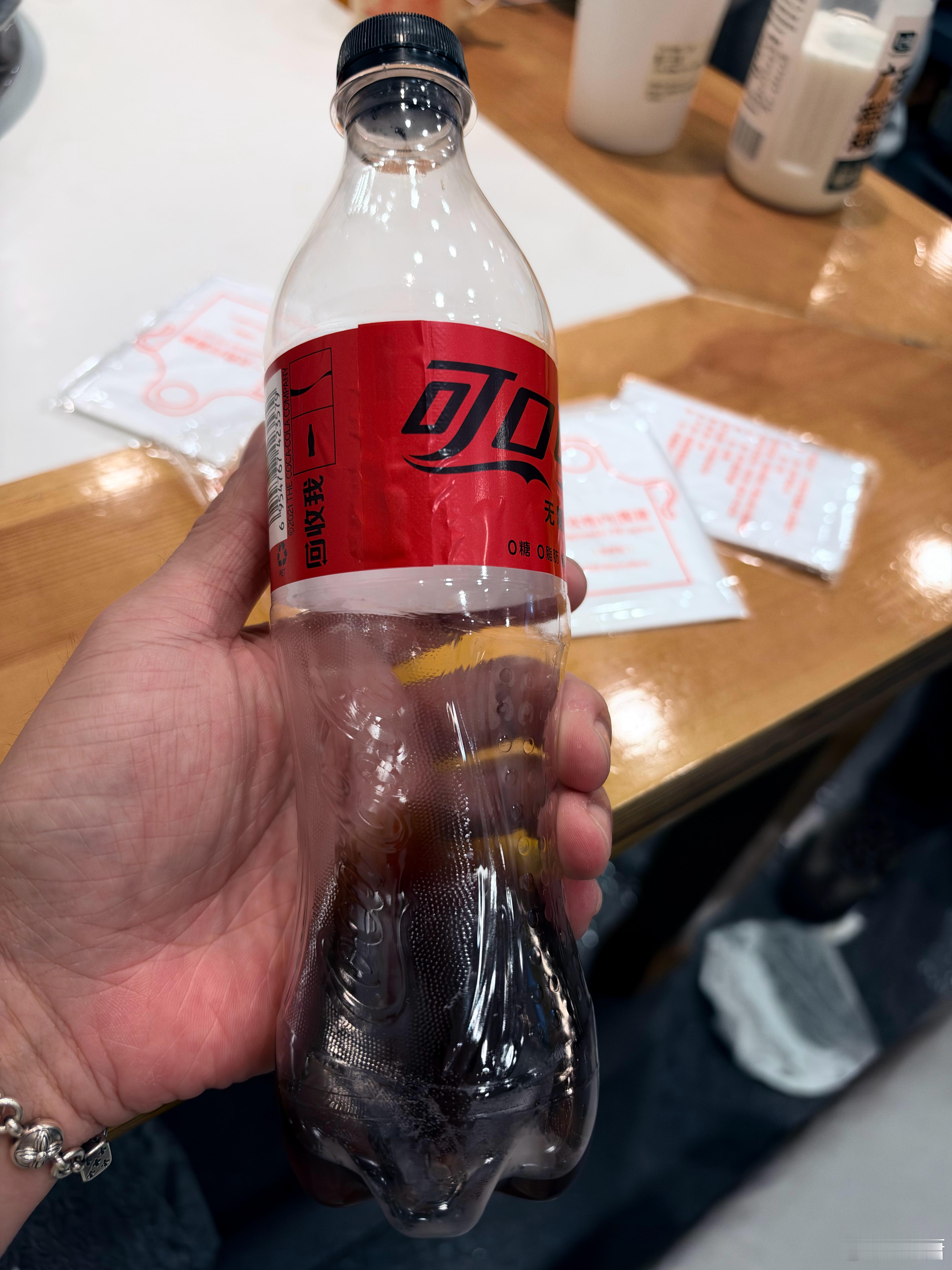 这假的吧？喝着没气还淡 ​​​