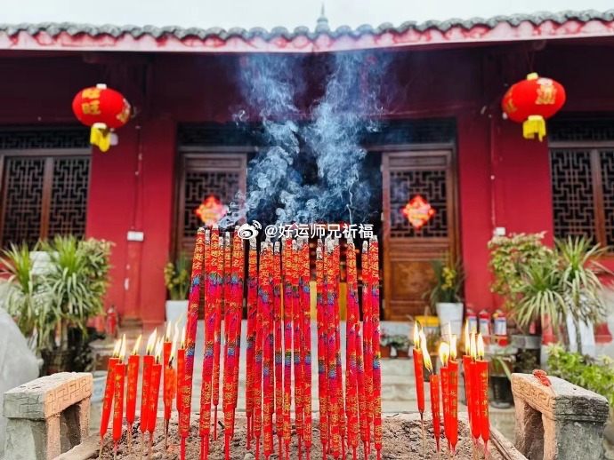 放生就是积德行善，能够带来无尽的福报。师兄诚心祈愿，愿以放生的功德回向给大家身体