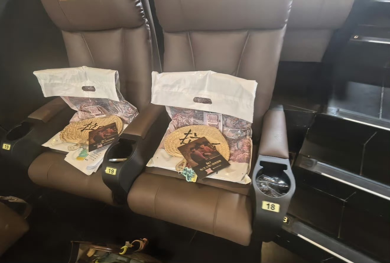 杨幂[超话]杨幂生万物看片会伴手礼杨幂看片会伴手礼哇趣！杨幂生万物看片会伴手礼给