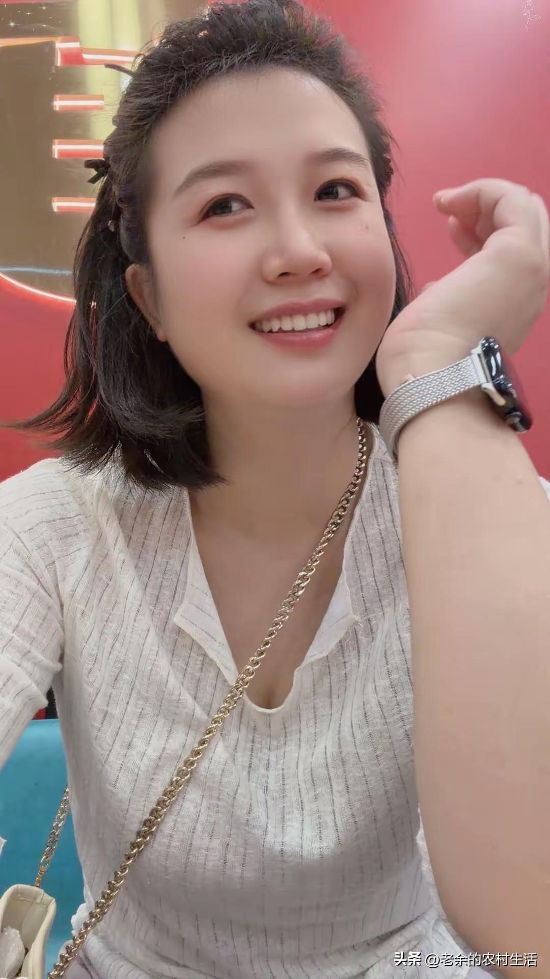 男人一定要记住一句话
穷的时候才去找老婆
有钱的时候
千万不要找老婆
只能找女朋