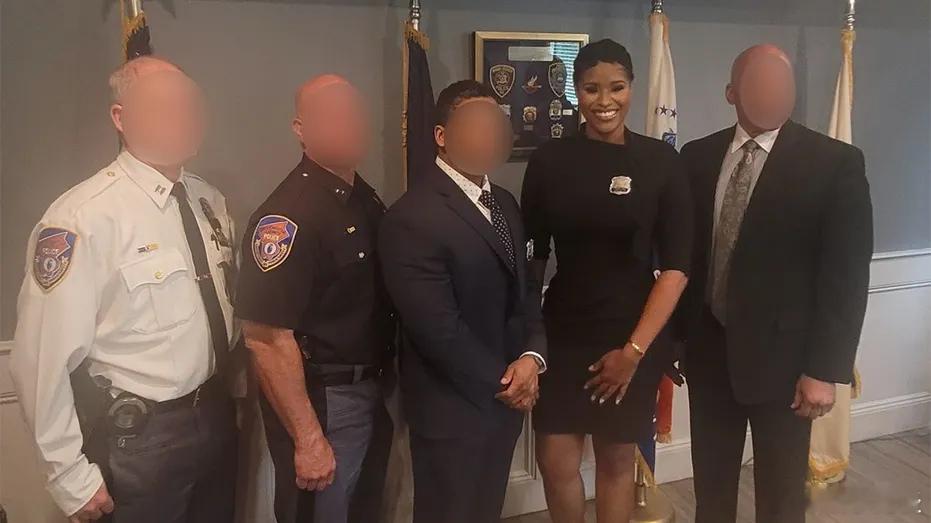 【纽约校警员因发布有关查理·柯克遇刺事件的“不可接受”帖子而被免职】[政治正确V