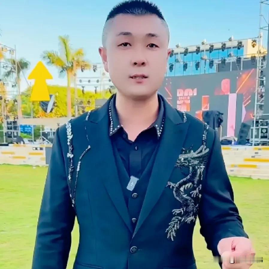 韩后产品在太原老葛直播间出单不理想
 昨晚，太原老葛大同全民歌王争霸赛现场，请来