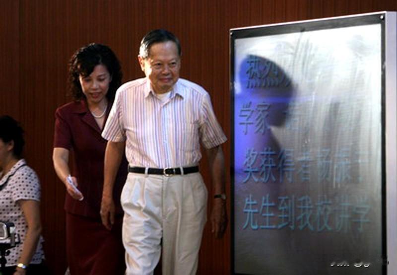 杨振宁式的爱情,你向往吗?老夫少妻在一起生活，肯定会有很多不方便的东西存在，如果