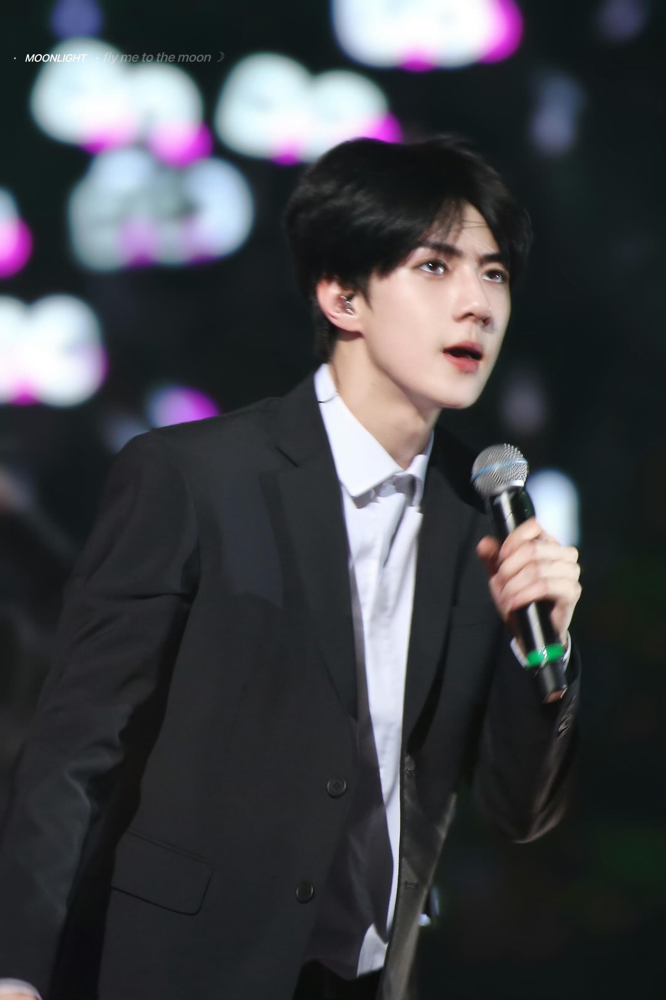 车银优塌了没关系小韩还有另一面国旗：吴世勋韩国国旗 车银优