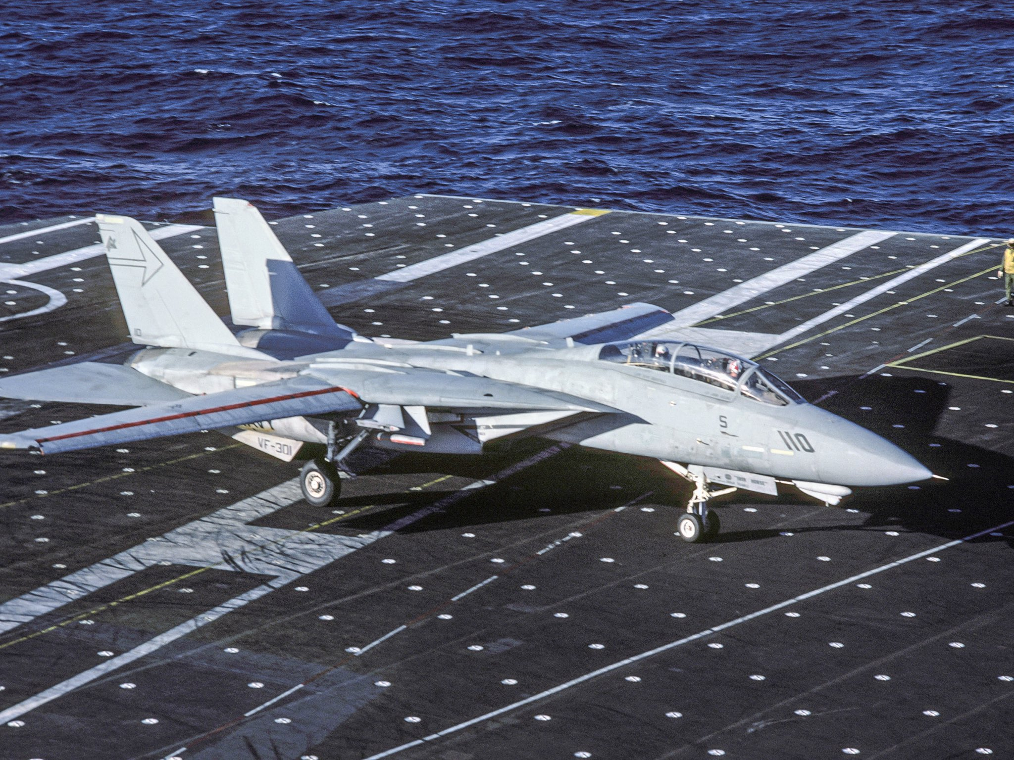 猫宁。甲板上的VF-310中队旗下F-14大猫 ​​​