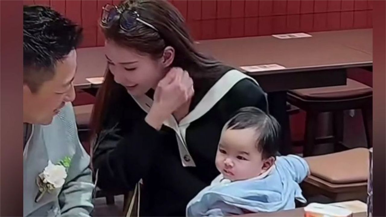 马筱梅带儿子外穿吃饭，汪小菲看着小汪宝满脸宠溺，