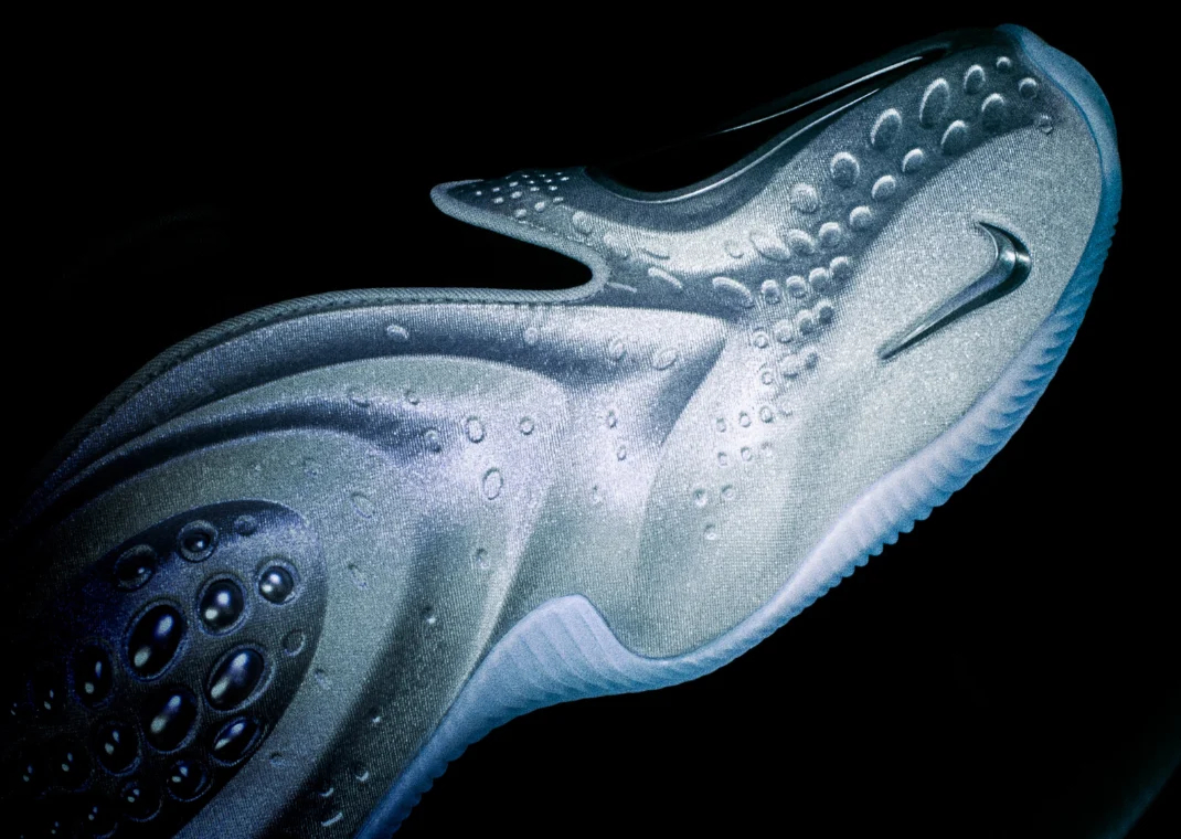 耐克全新的“First Sight ”女性系列 包含三款新鞋,Noir、Mrag