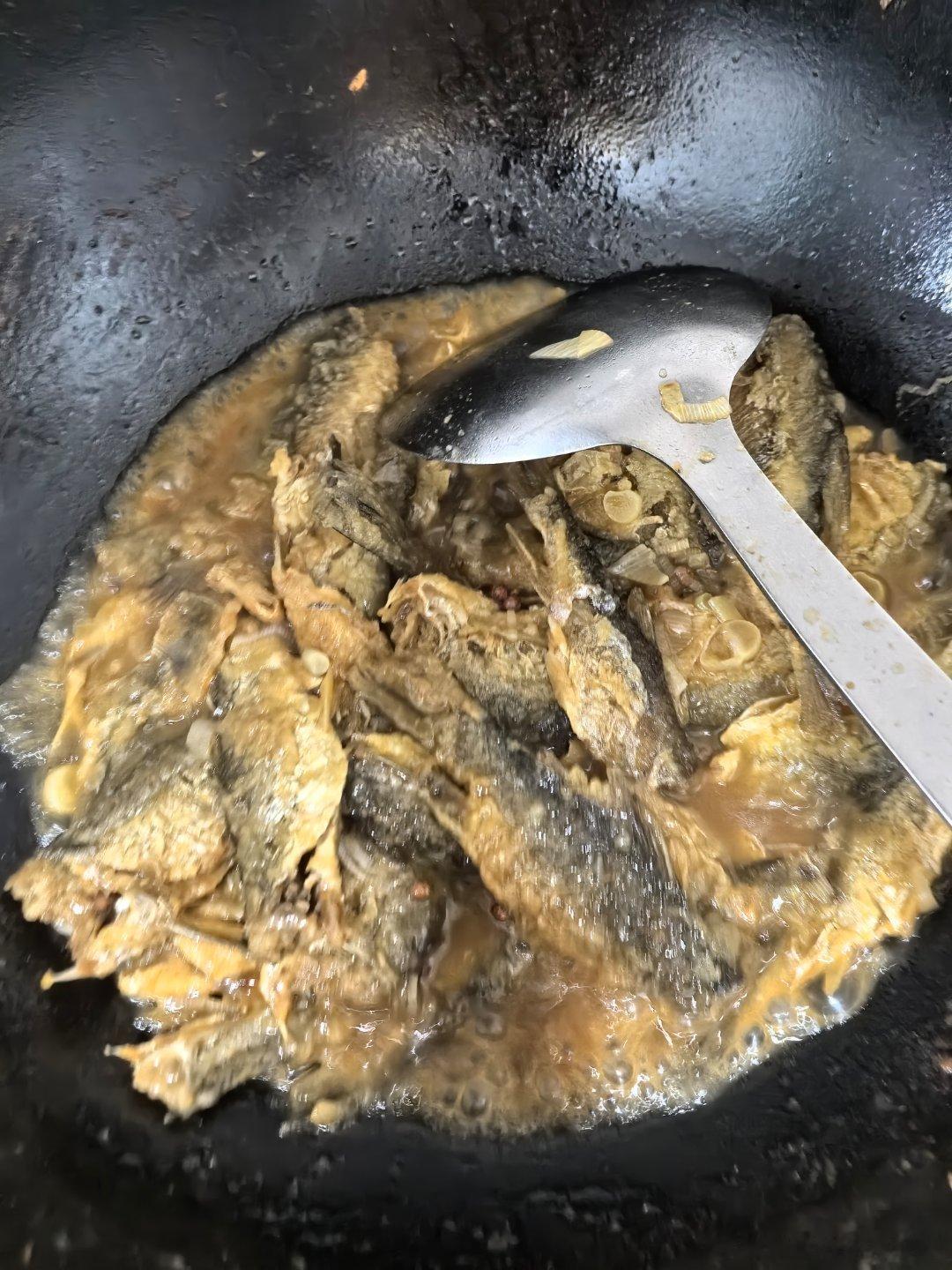 晚餐出图图一，青菜炒河南焖子，焖子（我们老家叫楂）是红薯淀粉和粉条做成的，小时候