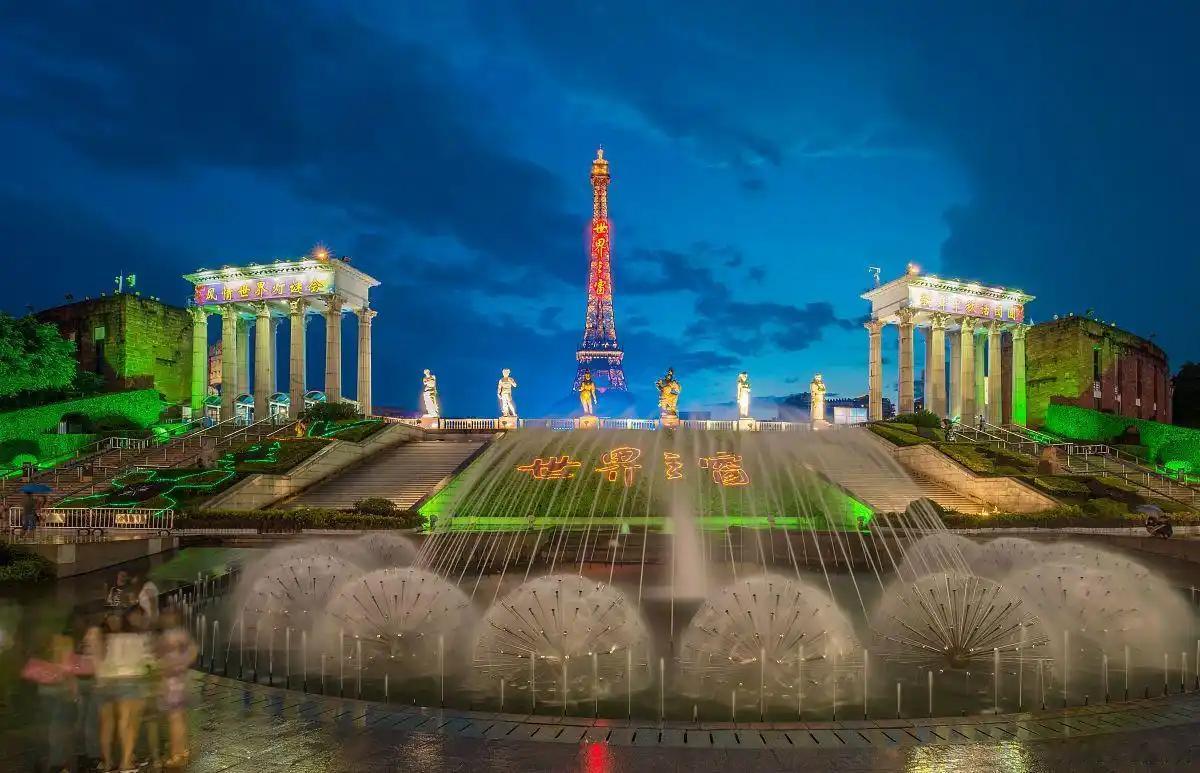 在繁华与自然交织的深圳，隐藏着无数令人向往的风景名胜及十大aaaaa景区。 ​​