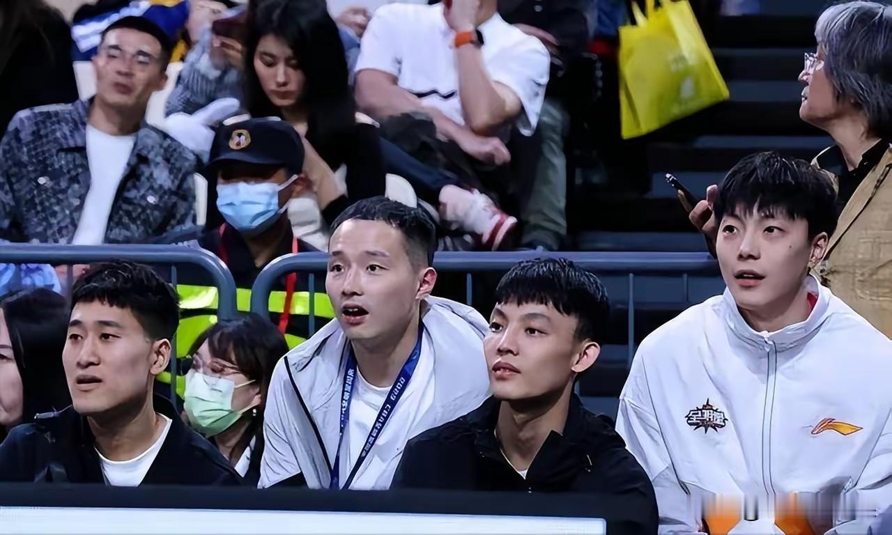 姜伟泽:广东夺冠实至名归，徐杰是我学习的榜样！

广东男篮轻松击败浙江男篮勇夺全