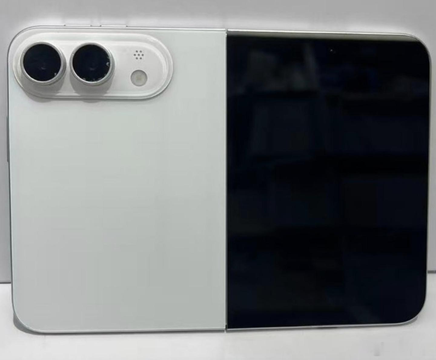 有消息称苹果首款可折叠 iPhone 手机 7 月下旬量产，有望 9 月如期发布