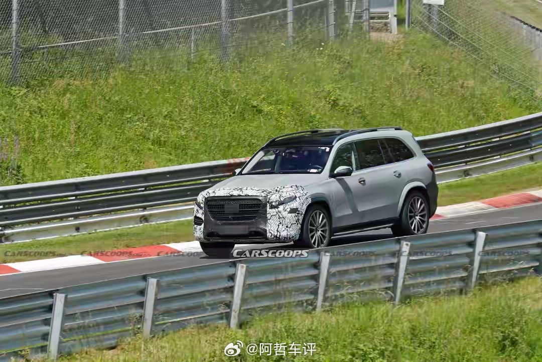 奔驰这3月31日将一口气发布改款GLE、GLE Coupe和GLS三款SUV。外