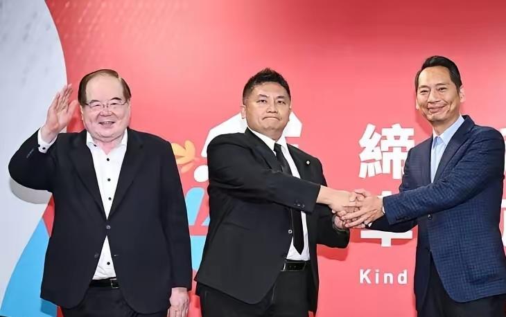 宜兰县长初选结束，吴宗宪的动向受到关注。

面对是否辞去文传会主委职务的问题，他