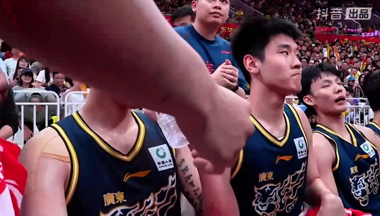 广东77:74险胜宁波，最后时刻差点成也徐杰败也徐杰！在最后1分钟内，广东还领先