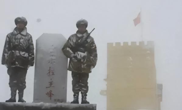 “为什么不给边防战士修一个玻璃哨所呢？”看到边防战士在海拔 5000 多米、零下