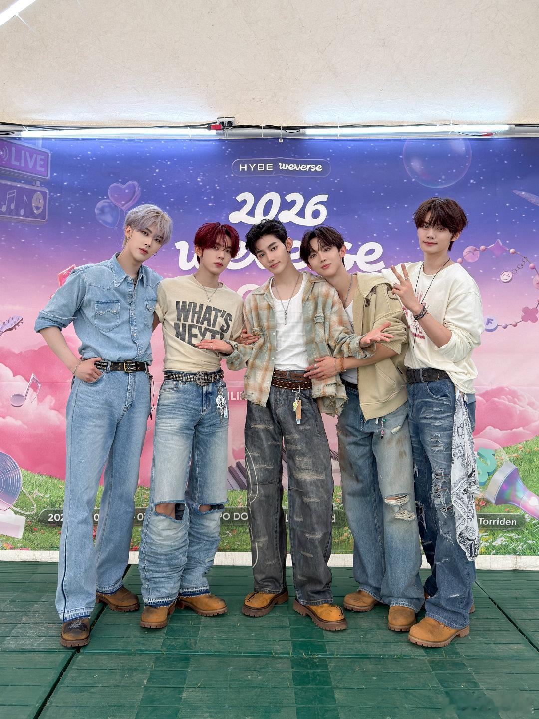 AND2BLE是中国男团吧章昊请AND2BLE吃火锅人均500块 谁看完直接被可