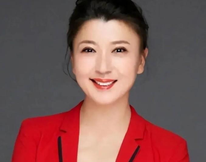 钱多多用，钱少少用，按闫学晶她这么说那收入少的就都不用活了吗，有能力就让你崽多赚