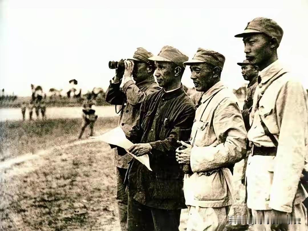 1947年孟良崮，两万俘虏蹲在山沟等死，陈毅一拍桌子：一个不放！多年后才知这盘棋