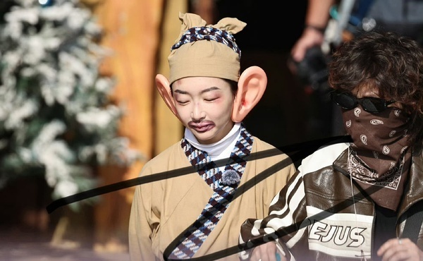 这是周冬雨和魏大勋 