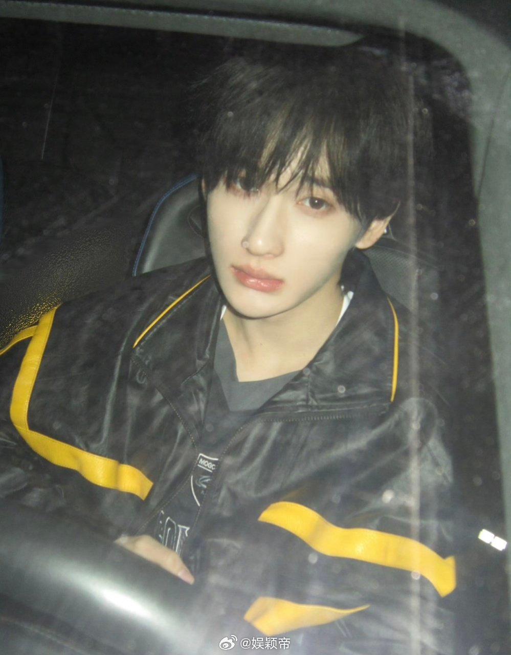 余宇涵你的腹肌真有天赋余宇涵说自己的腹肌很有天赋我们的爸爸 有人靠练，有人靠天赋