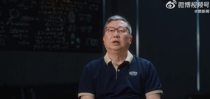 65岁退休法医出书让大家好好活着我很喜欢刘良老师说法医首先要心地善良。做安全教育