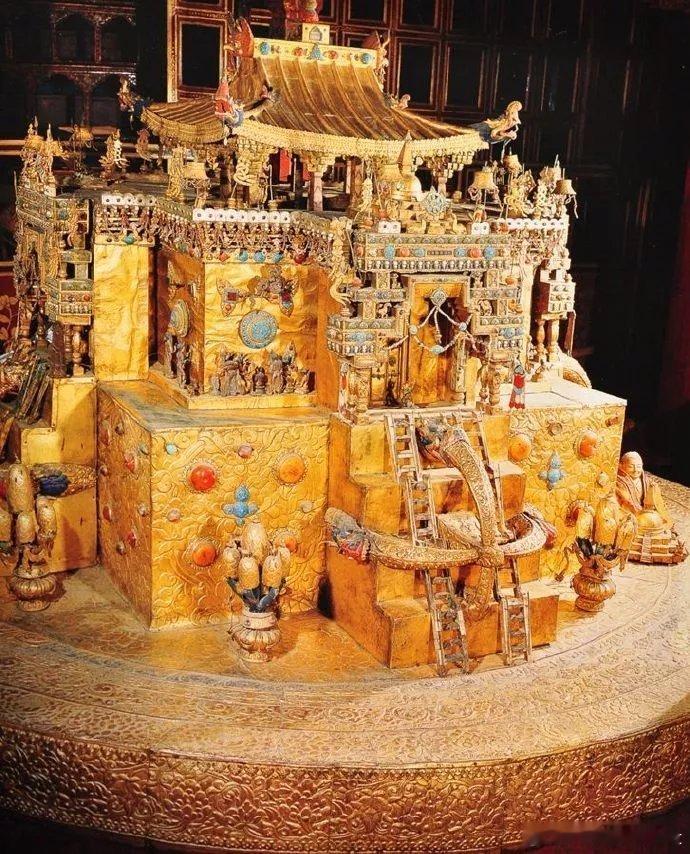 拉萨布达拉宫红宫高层南侧坛城殿“轮朗康”，原为七世达赖喇嘛格桑嘉措的寝宫之一“森