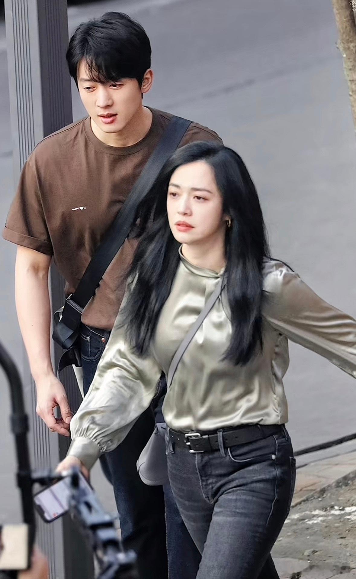 姚晨 侯雯元只要没有同时交往，谈多大的是她的自由 