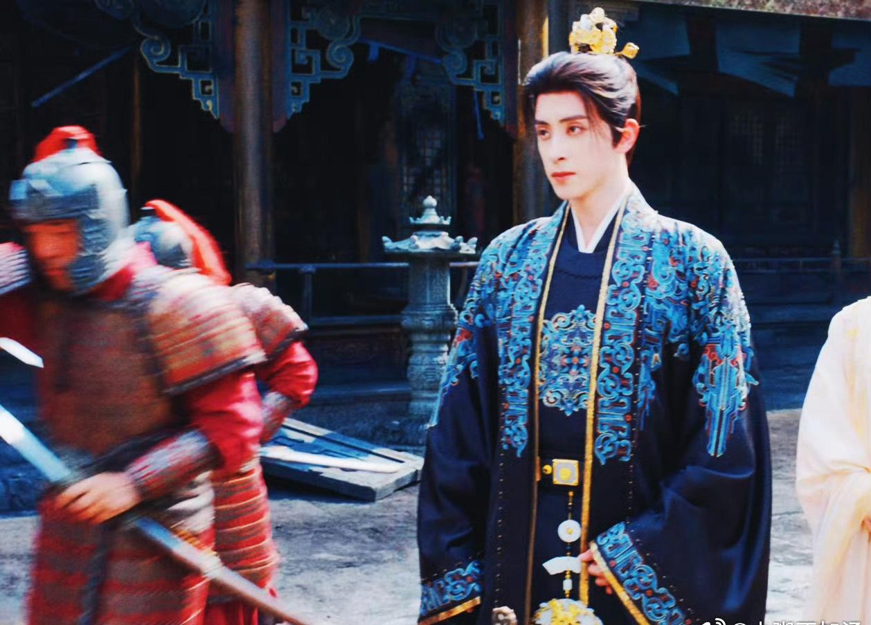 敖瑞鹏朝雪录2025网剧播放冠军
燕迟柿子这个权威！！！
期待接下来一番大男主《