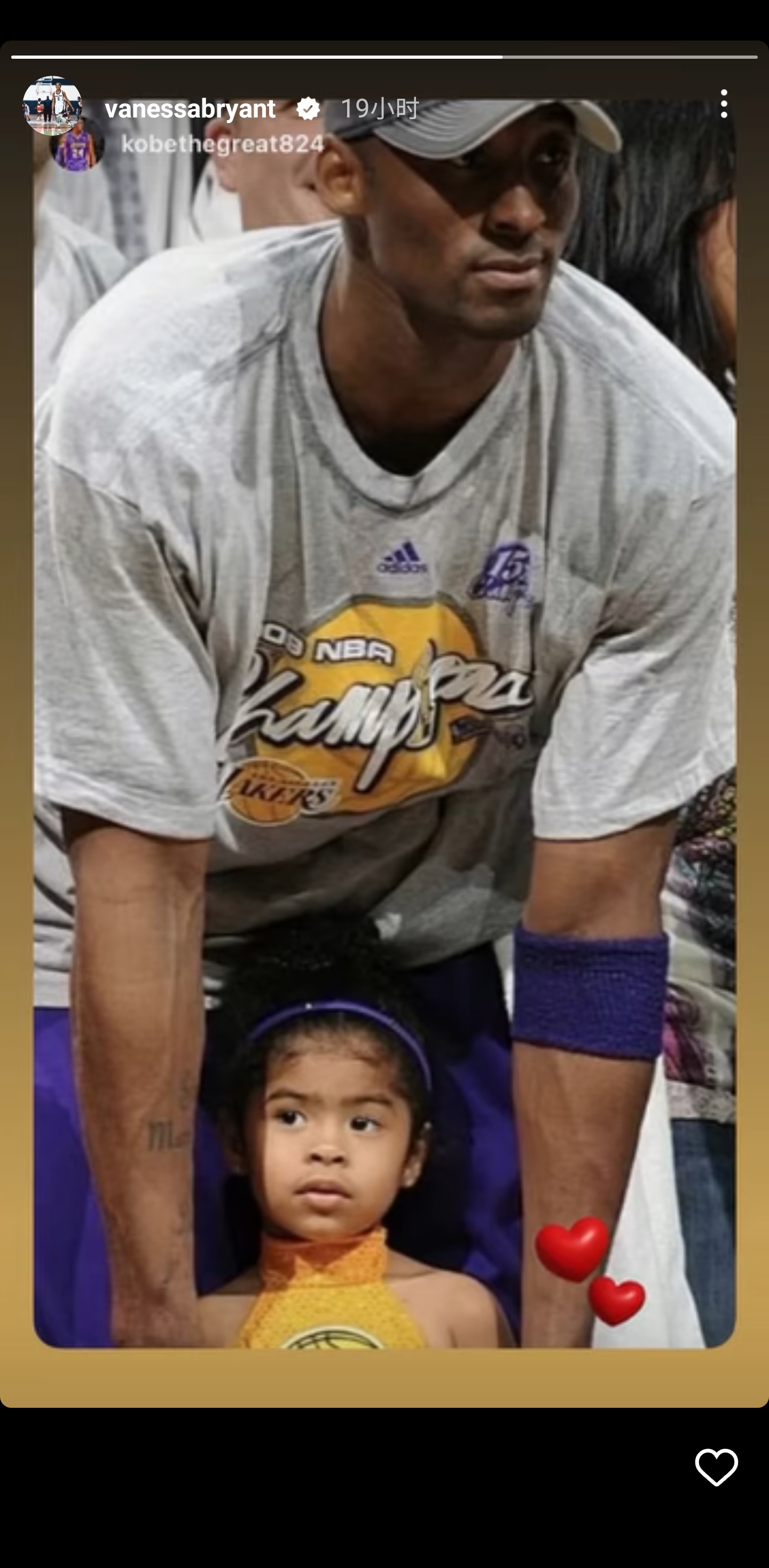 瓦嫂晒照缅怀科比Gigi💜💛瓦妮莎晒照缅怀科比Gigi科比大女儿发文缅怀 全
