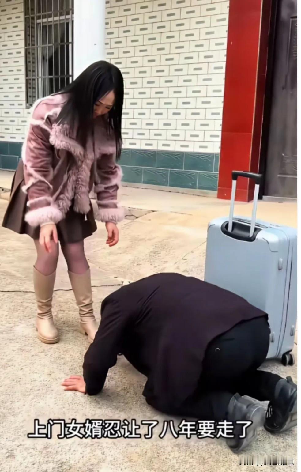 这个上门女婿，
一下子在网络上热爆了。
网上留言五花八门，
有的支持，
有的遗憾