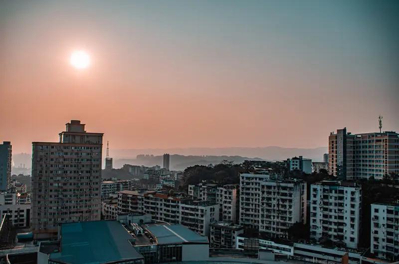 重庆合川因为一个女生“呆呆”火出圈了！2026年1月9日，呆呆发视频求帮忙杀猪，