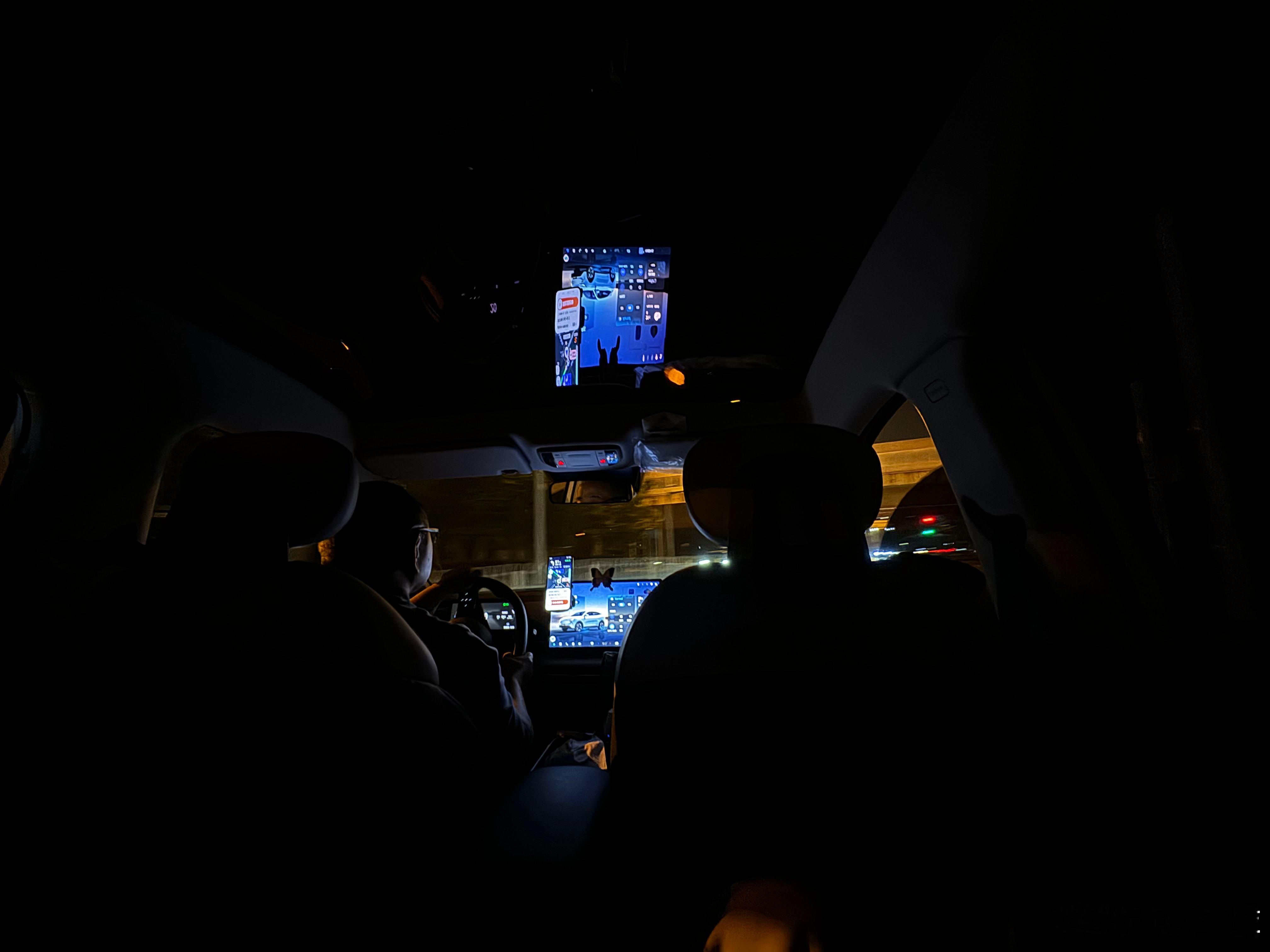 打了个滴滴一上车就有座椅按摩我说师傅按摩力度很大也挺舒服 他说是公司合作的按摩座