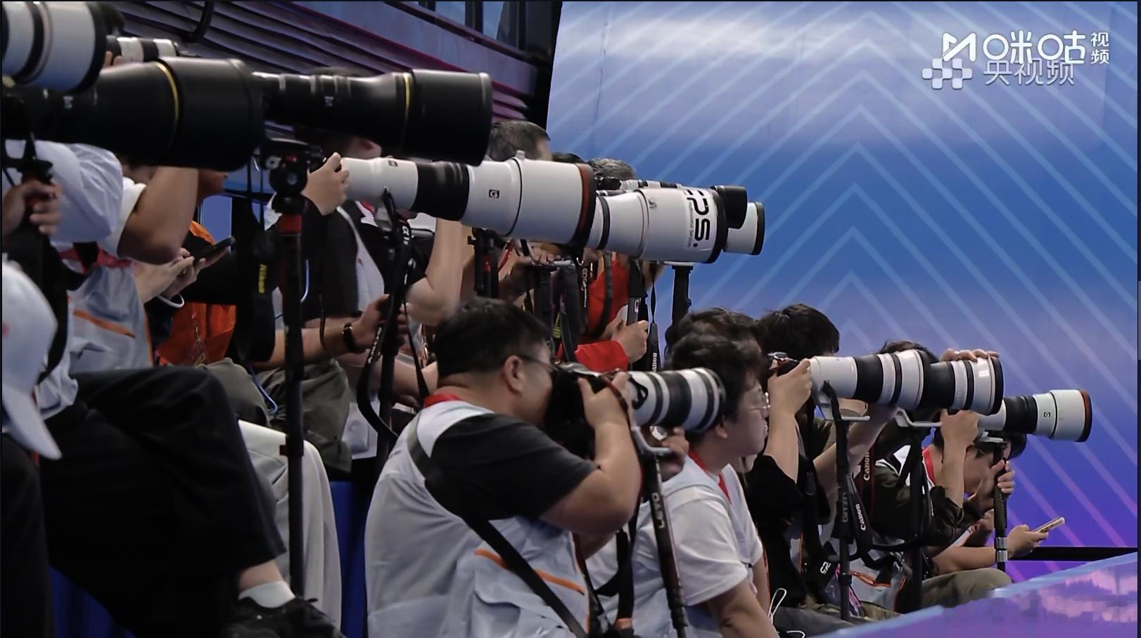 正播游泳呢！！！眼熟啊！！！！  是您么！！！ 