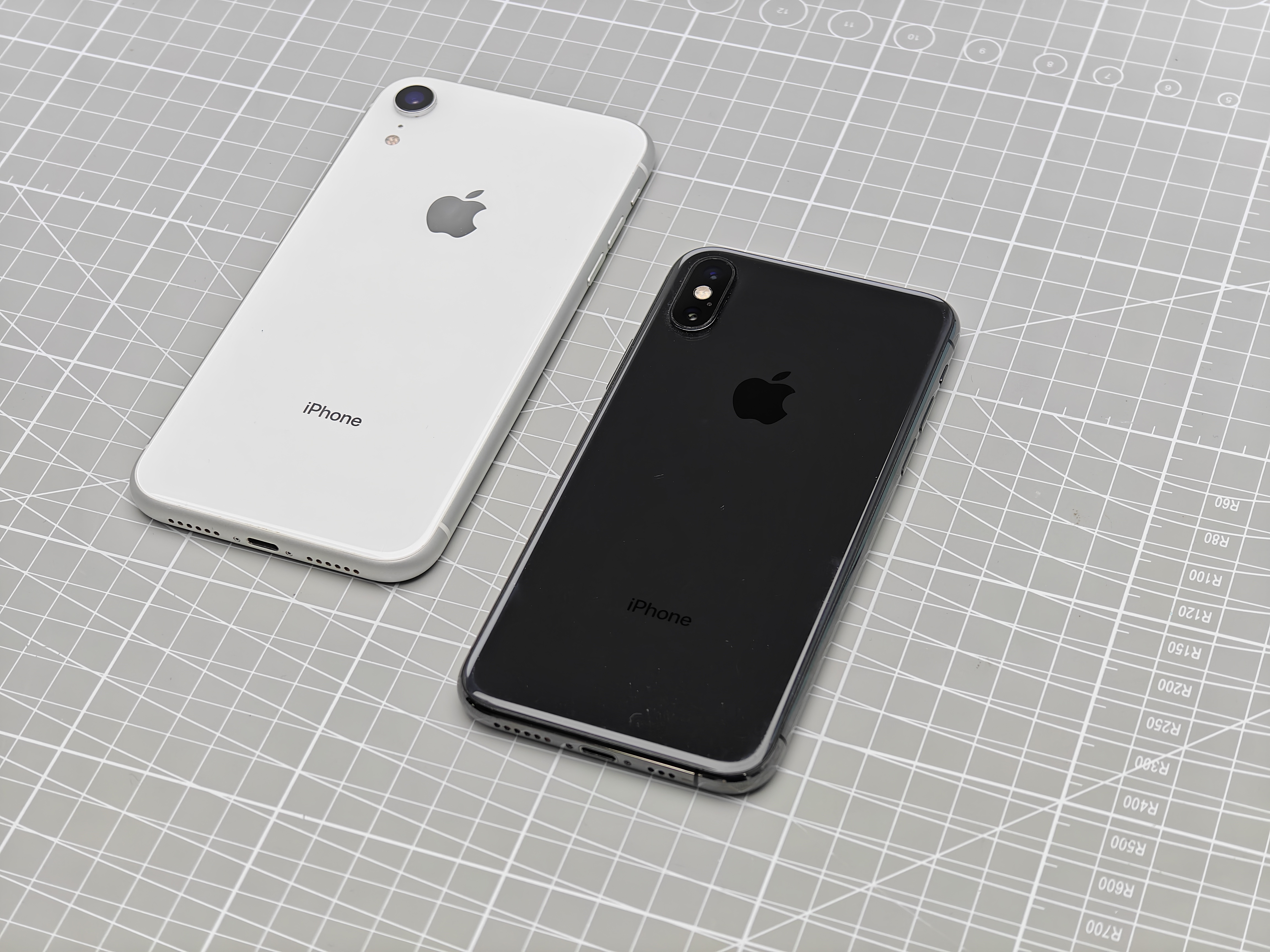 在2018年，如果当年你买的是XS而不是XS Max，那你确实非常低调了，除了颜