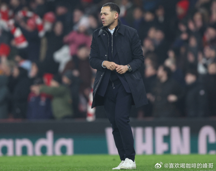 欧冠1/8决赛首回合，切尔西客场2-5不敌巴黎。蓝军跟队记者基兰·吉尔在其《每日