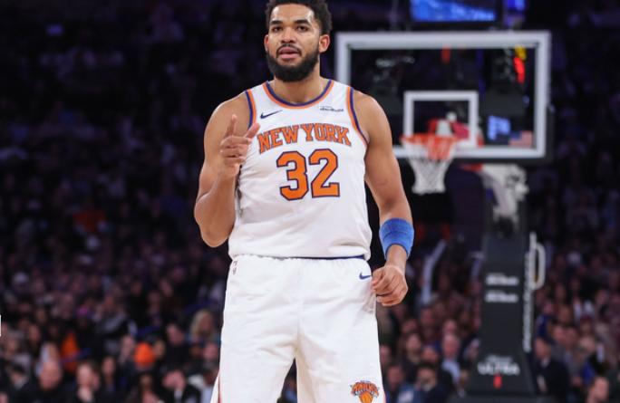 NBA东部半决赛出现了一个奇葩的现象，在费城76人对阵尼克斯的主场比赛中，出现了