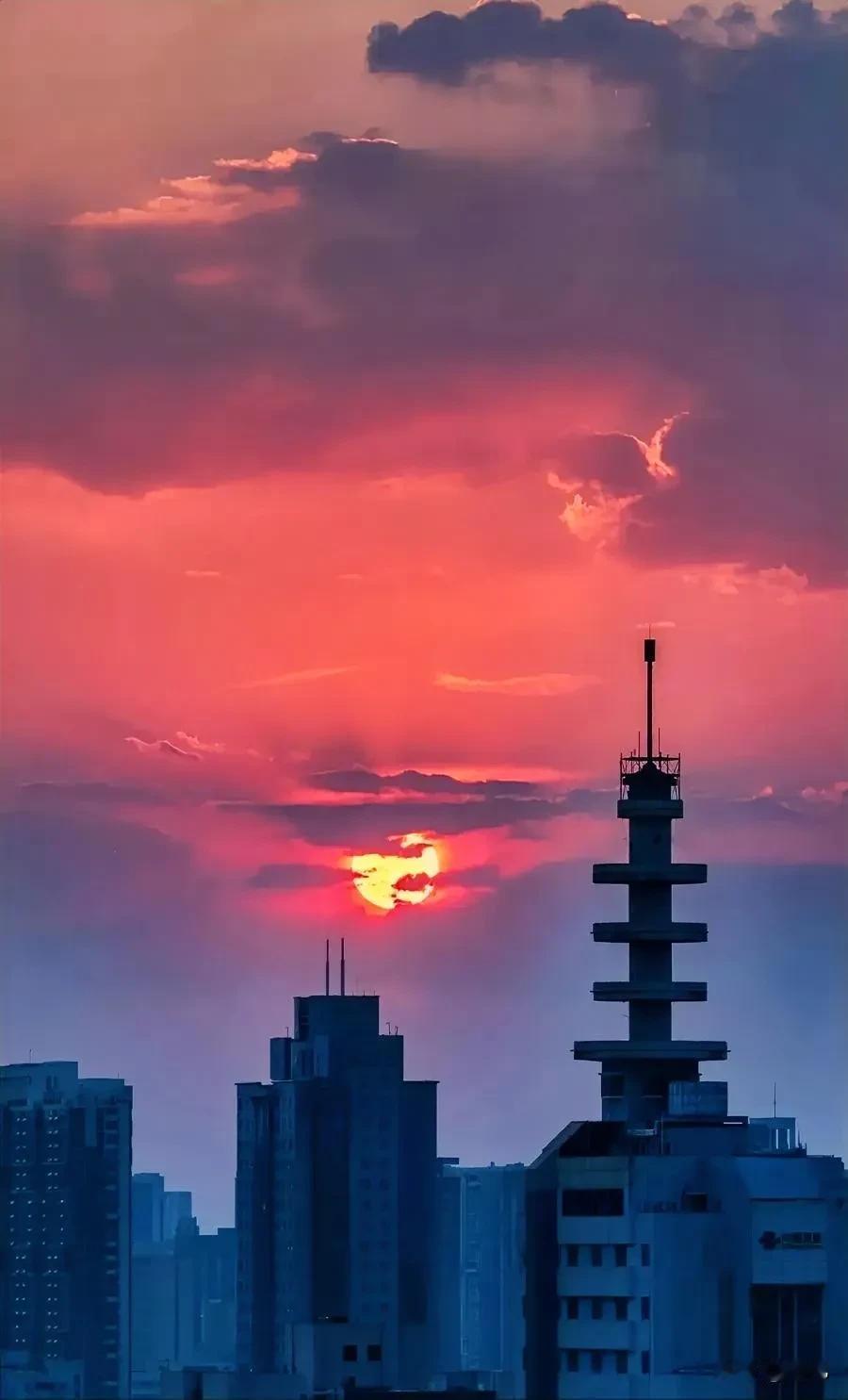 无论你信不信，楼市回暖将是大势所趋的事儿！
无论你有多少理由觉得房价还会继续走低