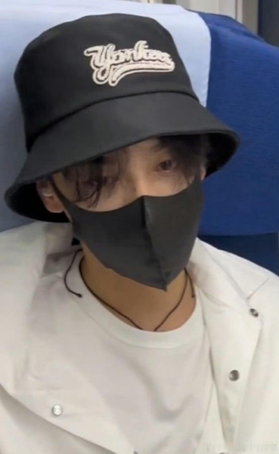 田栩宁碎了[笑cry]欢迎来到内娱敌方还有3秒进入战场 ​​​